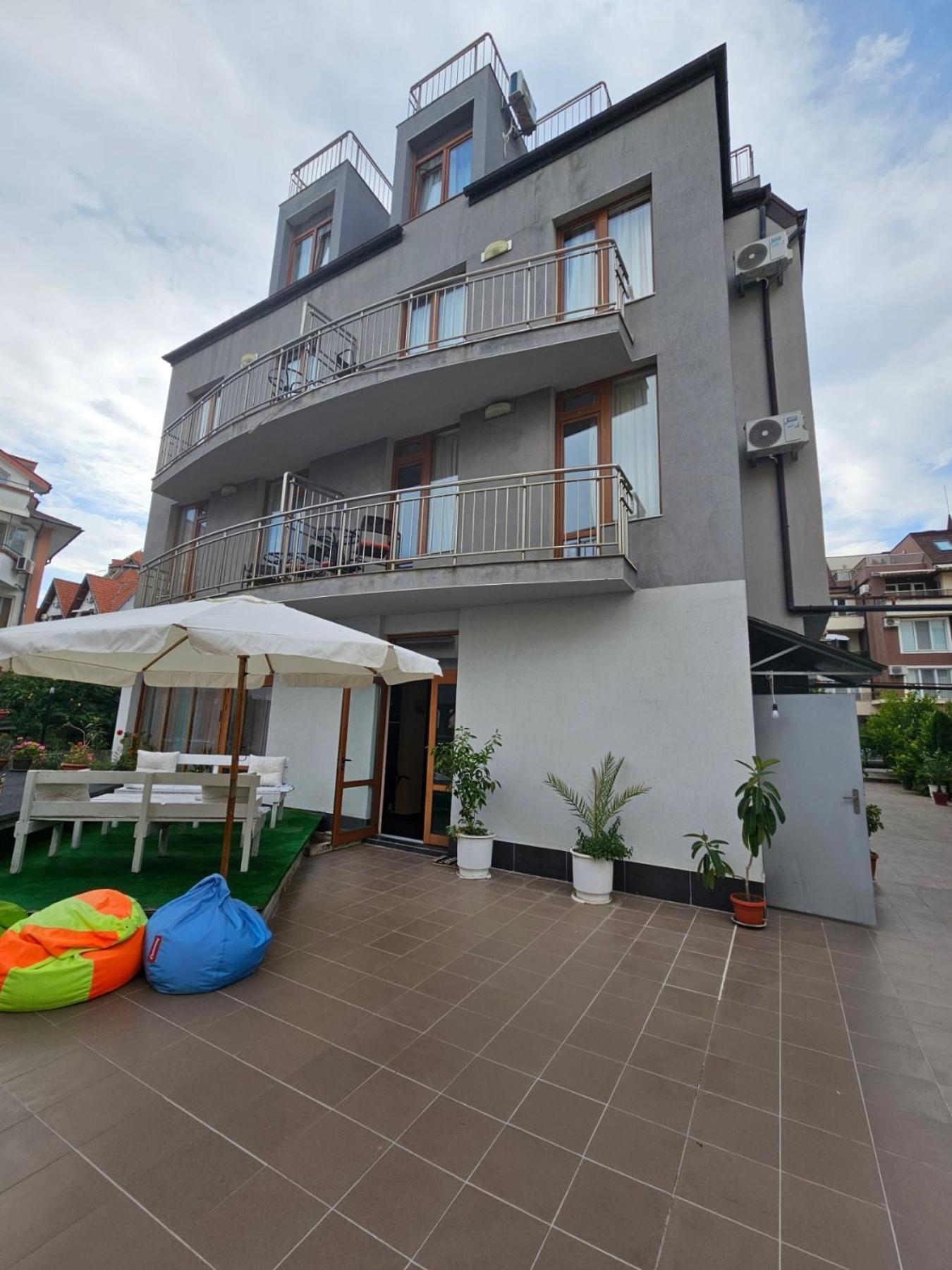 Guest House Petrovi Ravda Exterior photo